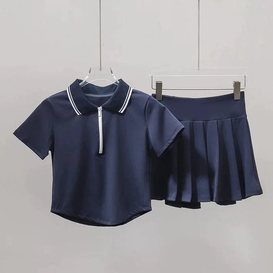 Conjunto Feminino com Blusa Polo e Saia Plissada Antirreflexo